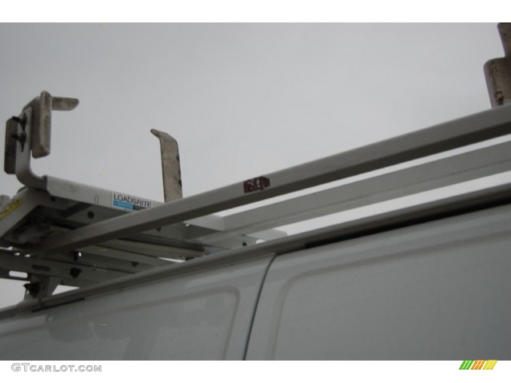 2010 Express 2500 Work Van - Summit White / Neutral photo #30