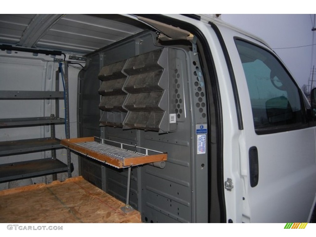 2010 Express 2500 Work Van - Summit White / Neutral photo #32