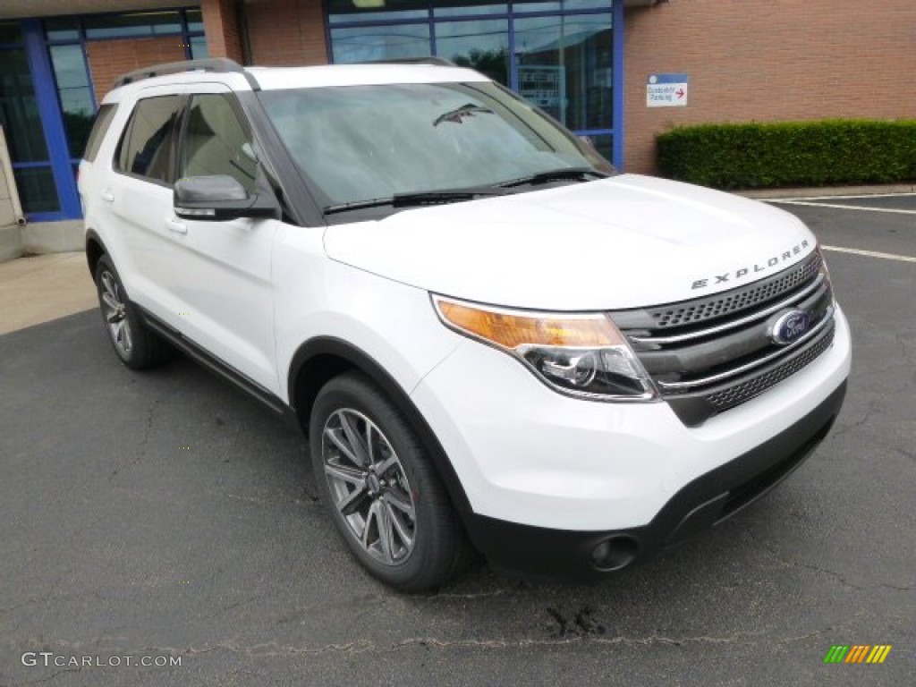 2015 Explorer XLT 4WD - Oxford White / Charcoal Black photo #2