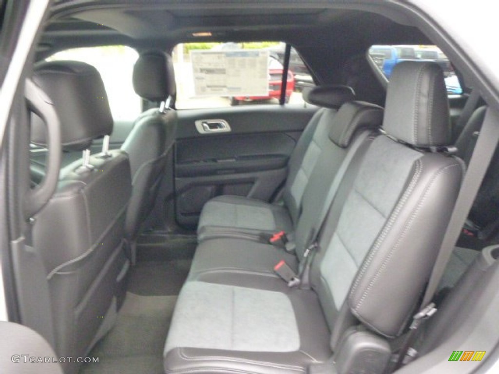 2015 Explorer XLT 4WD - Oxford White / Charcoal Black photo #11
