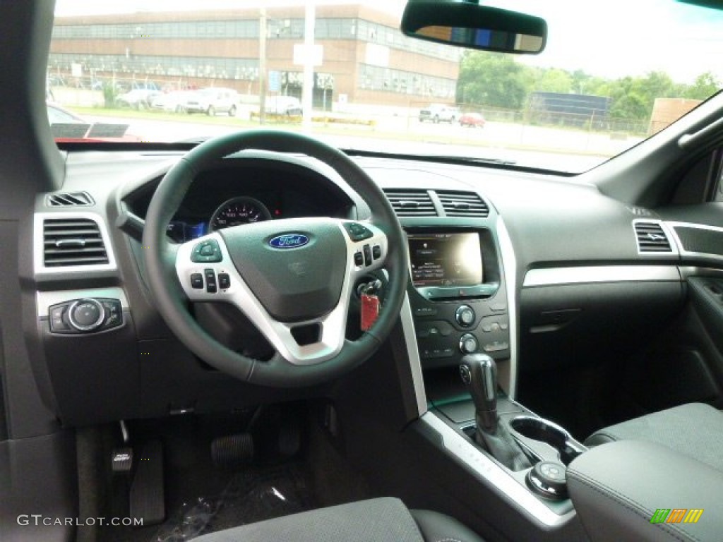 2015 Explorer XLT 4WD - Oxford White / Charcoal Black photo #13