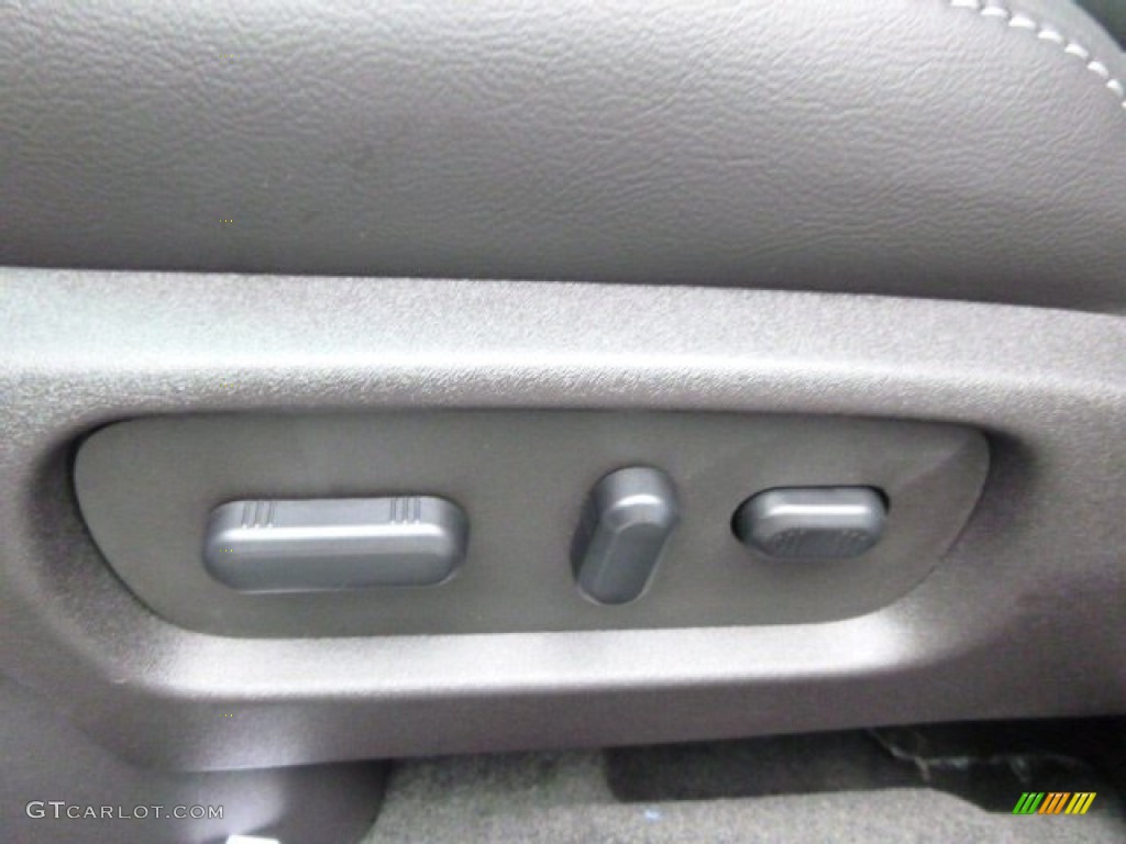 2015 Explorer XLT 4WD - Oxford White / Charcoal Black photo #14