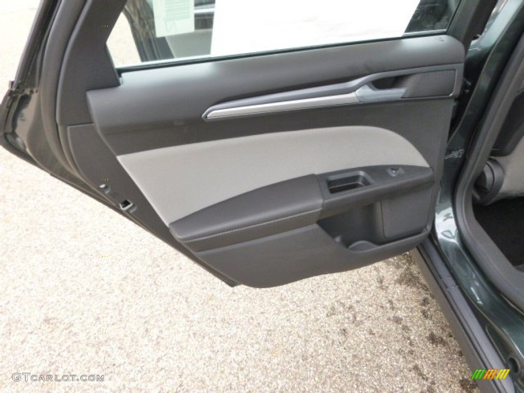 2015 Ford Fusion S Earth Gray Door Panel Photo #95835979