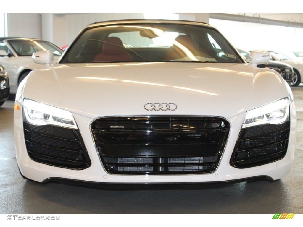 2015 R8 Spyder V8 - Ibis White / Red photo #2
