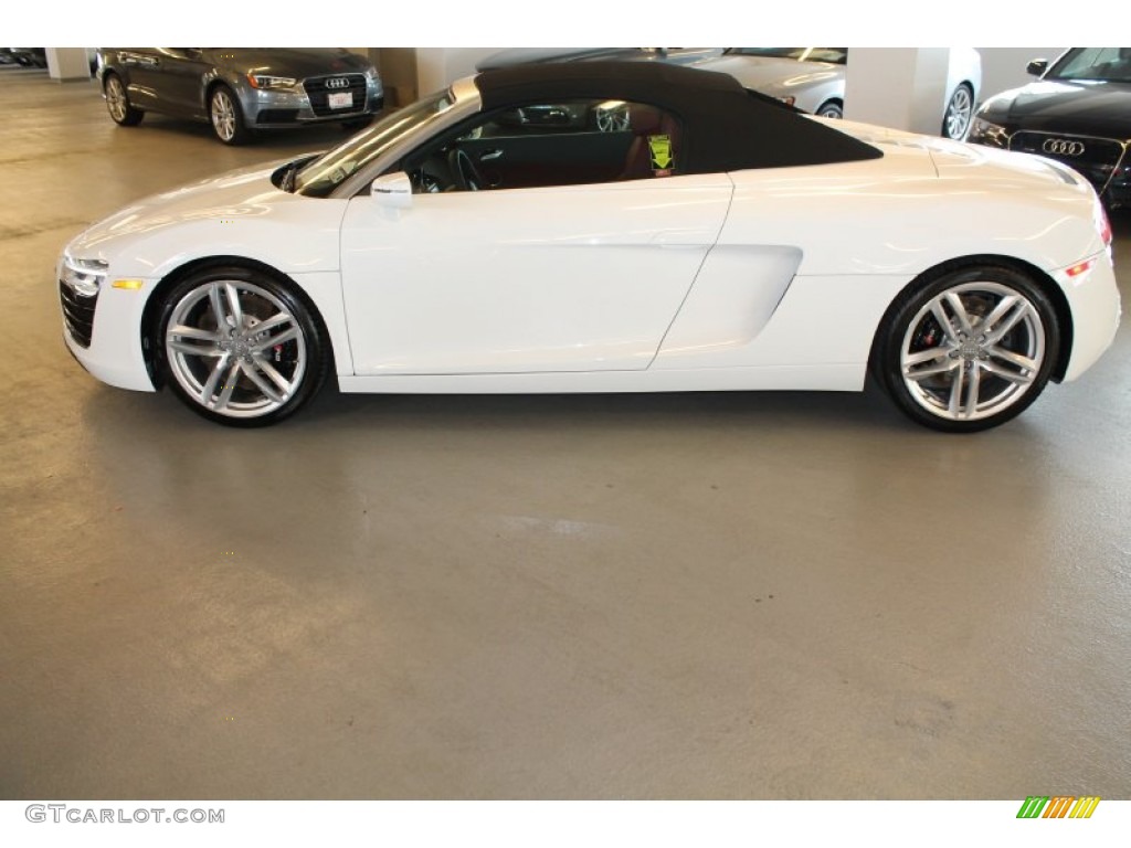 2015 R8 Spyder V8 - Ibis White / Red photo #5