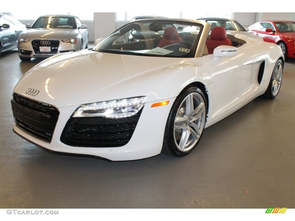 2015 R8 Spyder V8 - Ibis White / Red photo #8