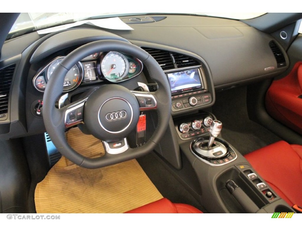 2015 R8 Spyder V8 - Ibis White / Red photo #20