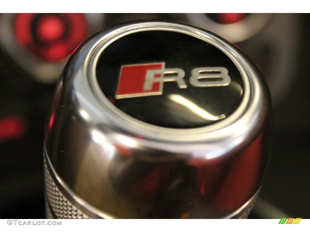 2015 R8 Spyder V8 - Ibis White / Red photo #26