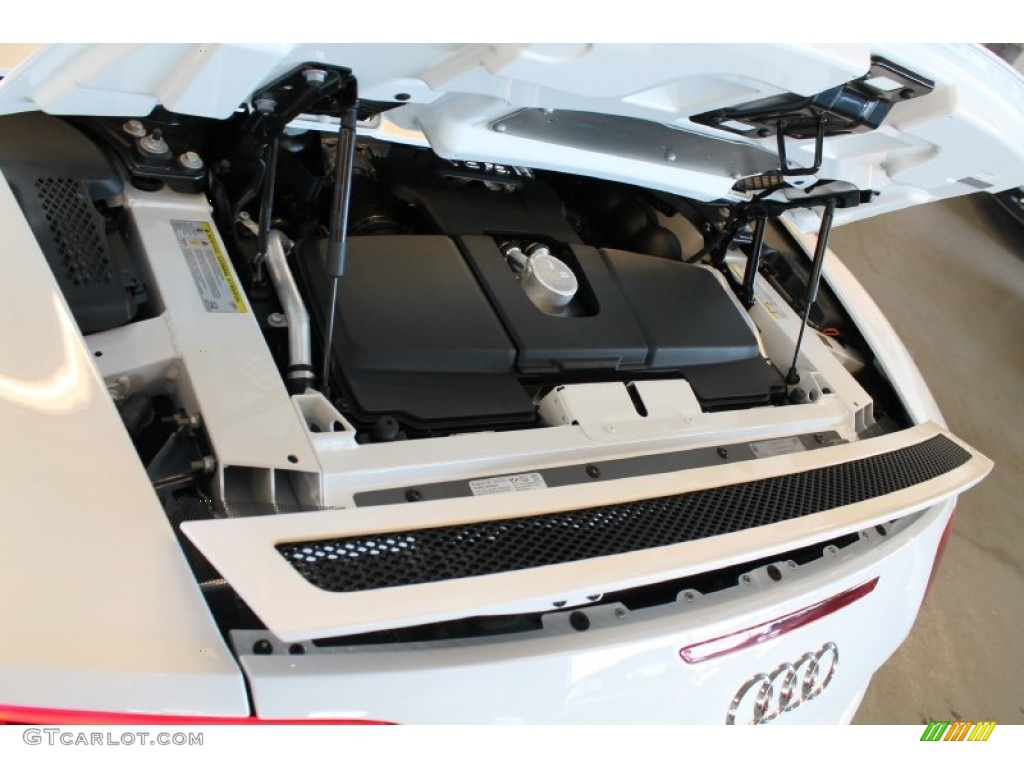 2015 R8 Spyder V8 - Ibis White / Red photo #35