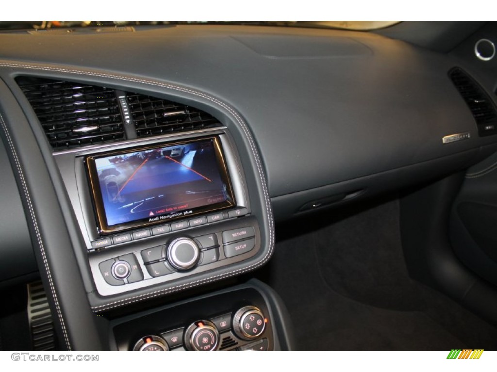 2014 R8 Spyder V8 - Teak Brown Metallic / Black photo #16