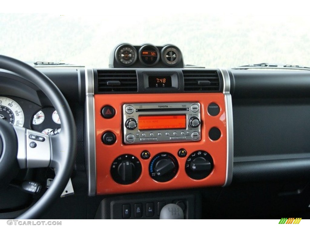 2014 Toyota FJ Cruiser 4WD Controls Photo #95842393