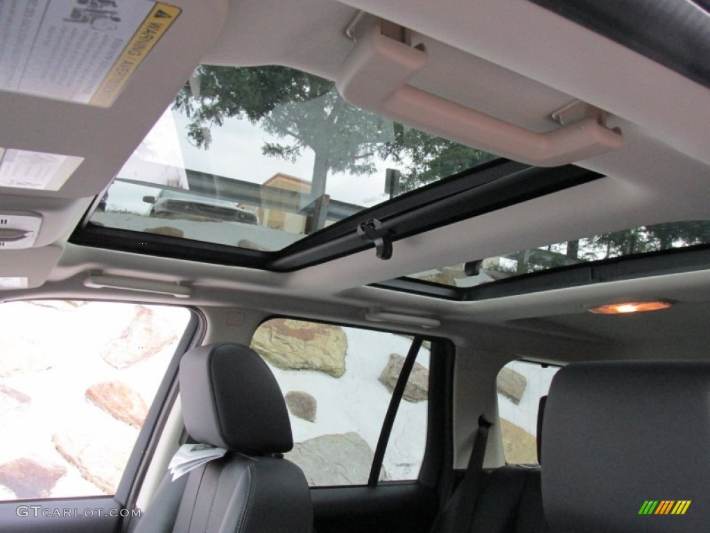 2015 Land Rover LR2 Standard LR2 Model Sunroof Photo #95843452