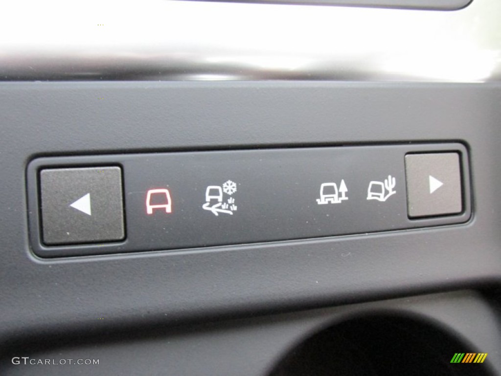 2015 Land Rover LR2 Standard LR2 Model Controls Photo #95843557