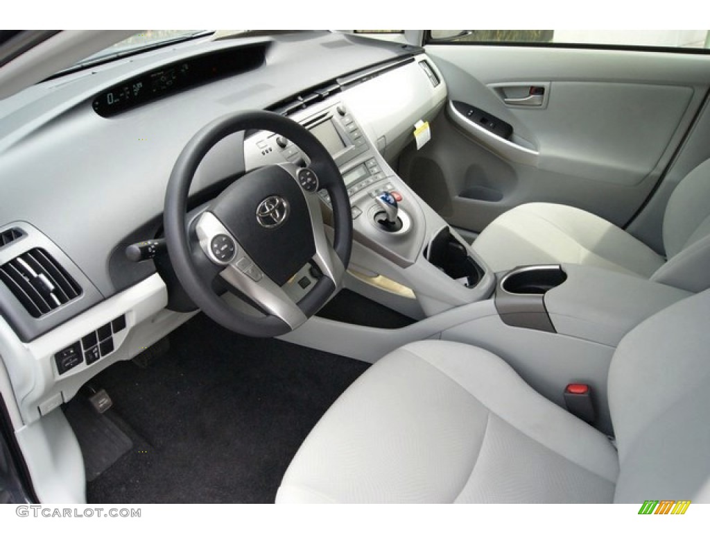 Misty Gray Interior 2014 Toyota Prius Three Hybrid Photo #95844823
