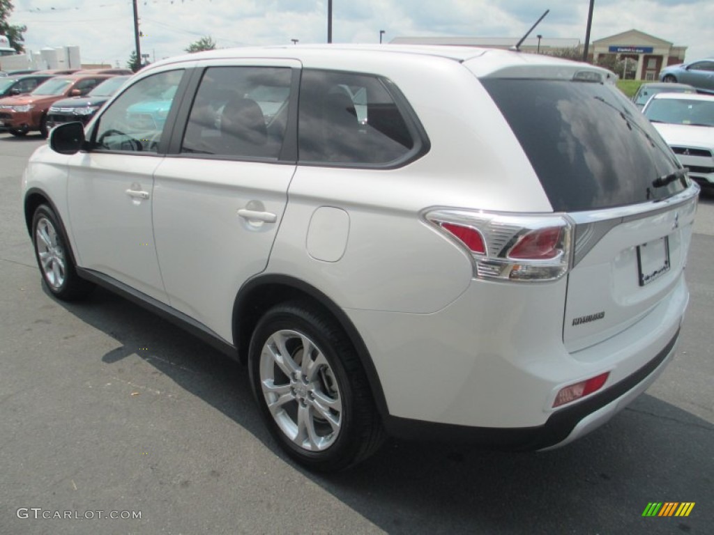 Diamond White 2015 Mitsubishi Outlander SE S-AWC Exterior Photo #95845021
