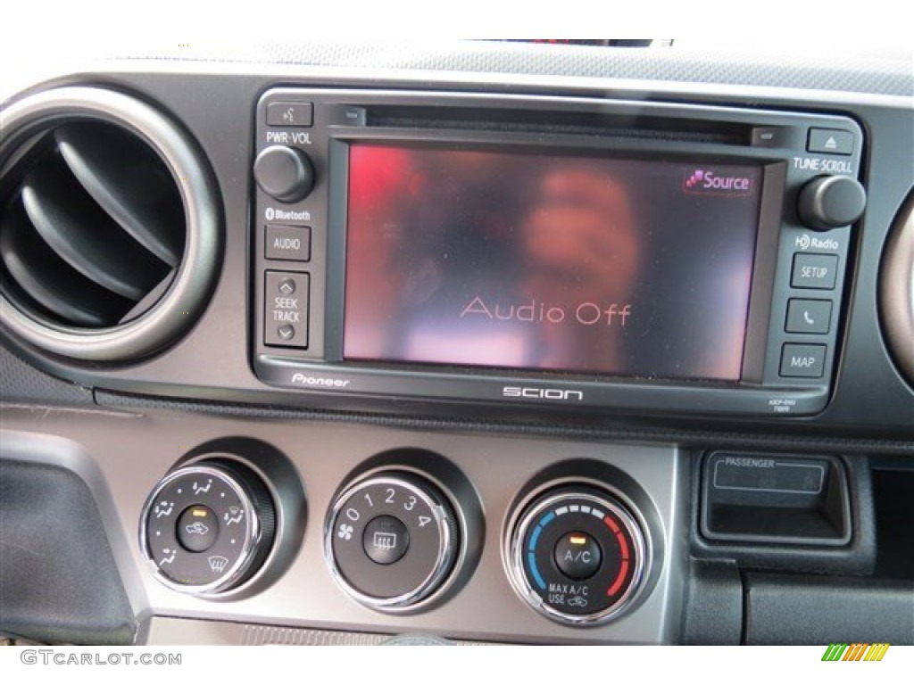 2014 xB  - Absolutely Red / Dark Gray photo #15