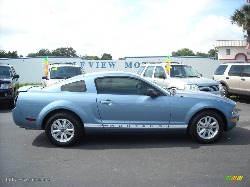2007 Mustang V6 Premium Coupe - Windveil Blue Metallic / Light Graphite photo #25