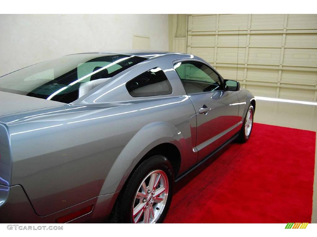 2007 Mustang V6 Deluxe Coupe - Windveil Blue Metallic / Dark Charcoal photo #7