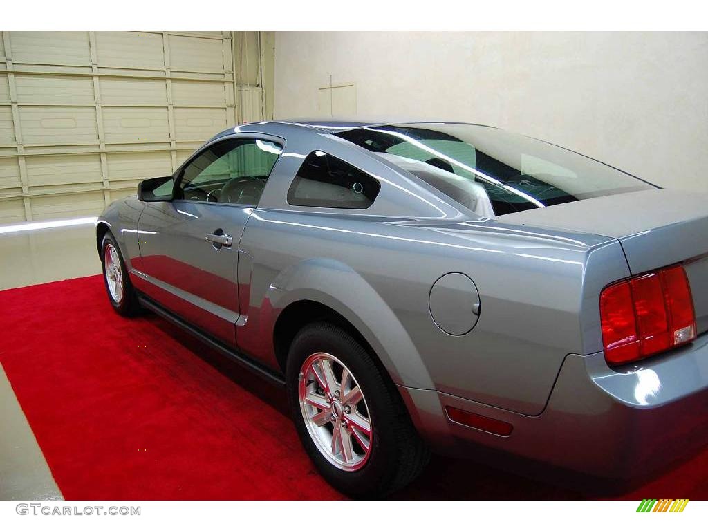 2007 Mustang V6 Deluxe Coupe - Windveil Blue Metallic / Dark Charcoal photo #9