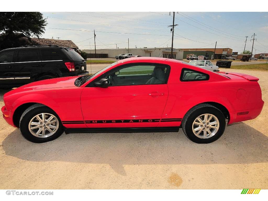 2007 Mustang V6 Deluxe Coupe - Torch Red / Light Graphite photo #2