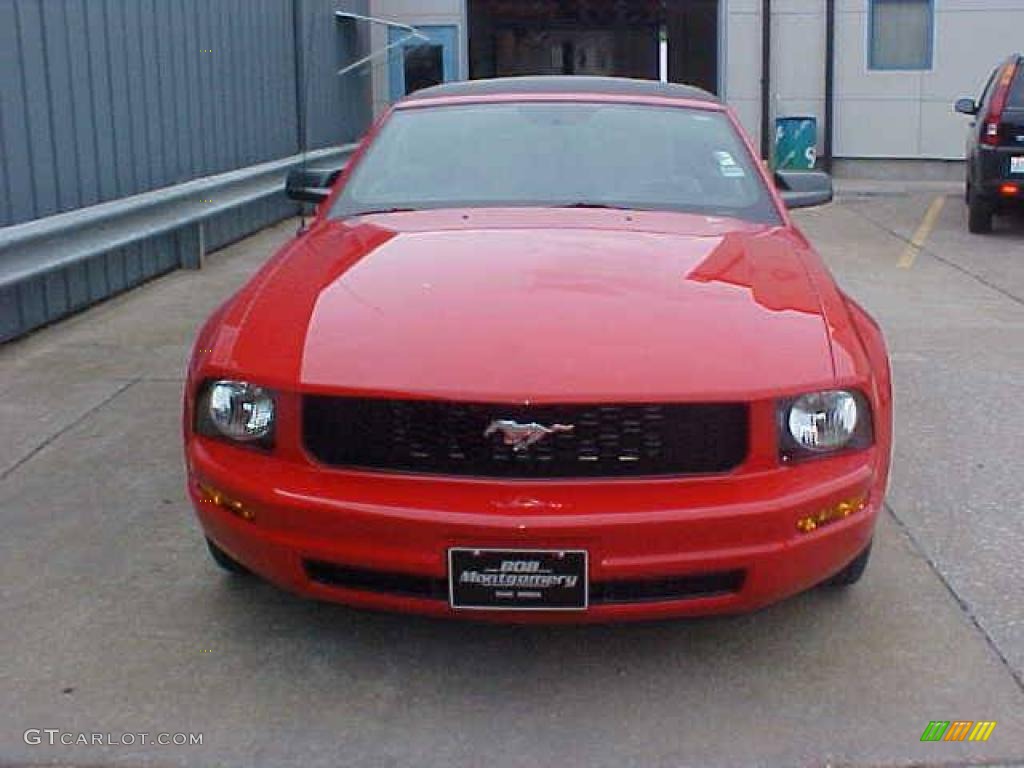 2007 Mustang V6 Deluxe Convertible - Torch Red / Light Graphite photo #3