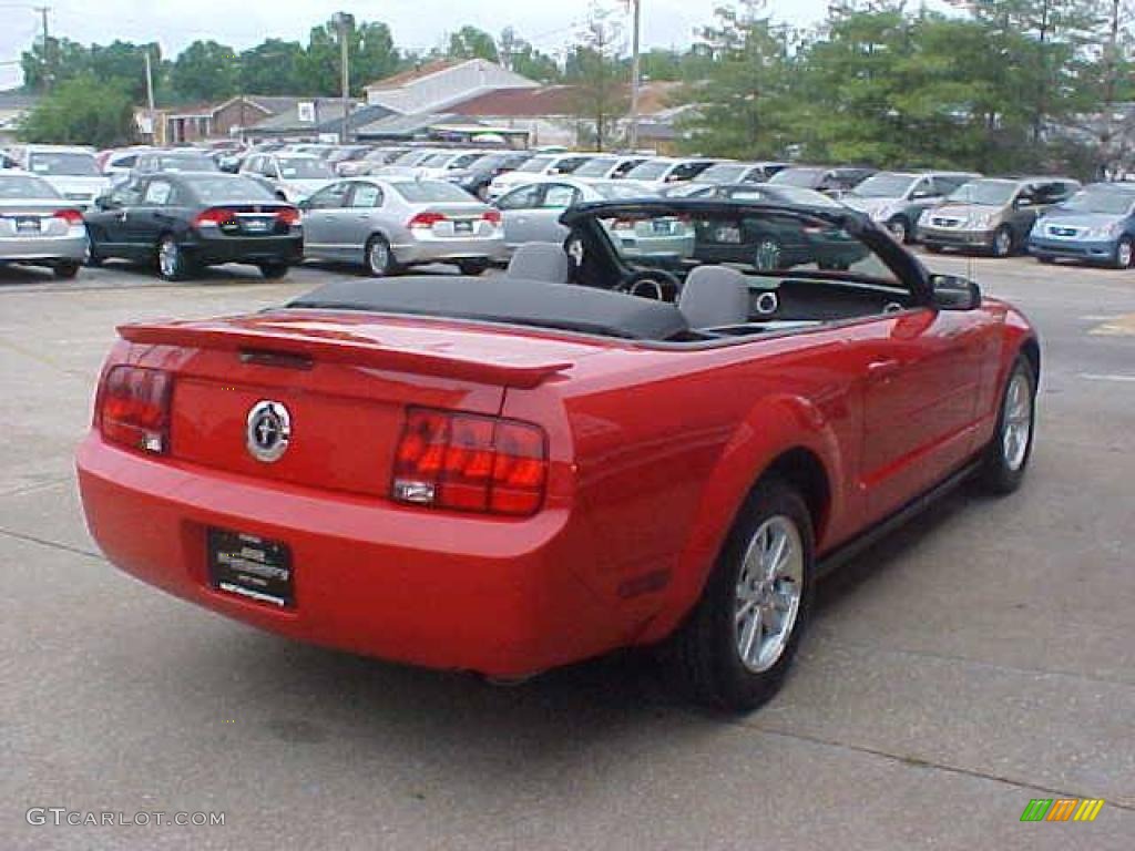 2007 Mustang V6 Deluxe Convertible - Torch Red / Light Graphite photo #10
