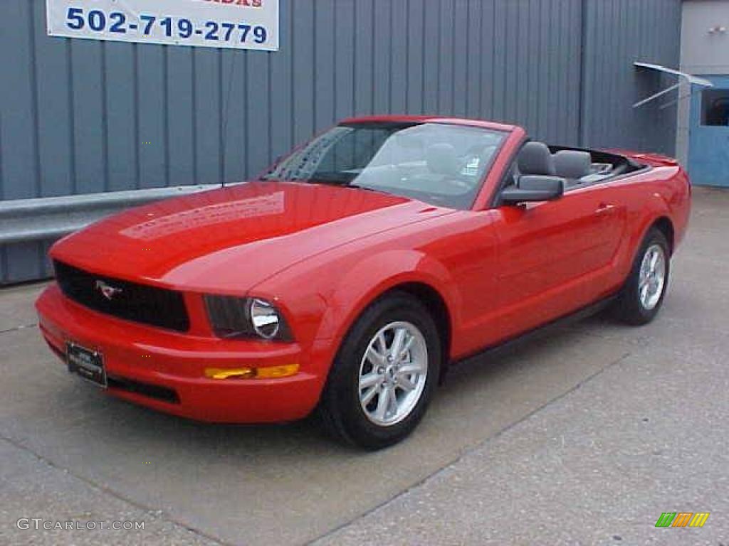 2007 Mustang V6 Deluxe Convertible - Torch Red / Light Graphite photo #12