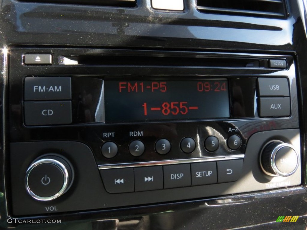 2015 Nissan Versa Note SV Audio System Photos