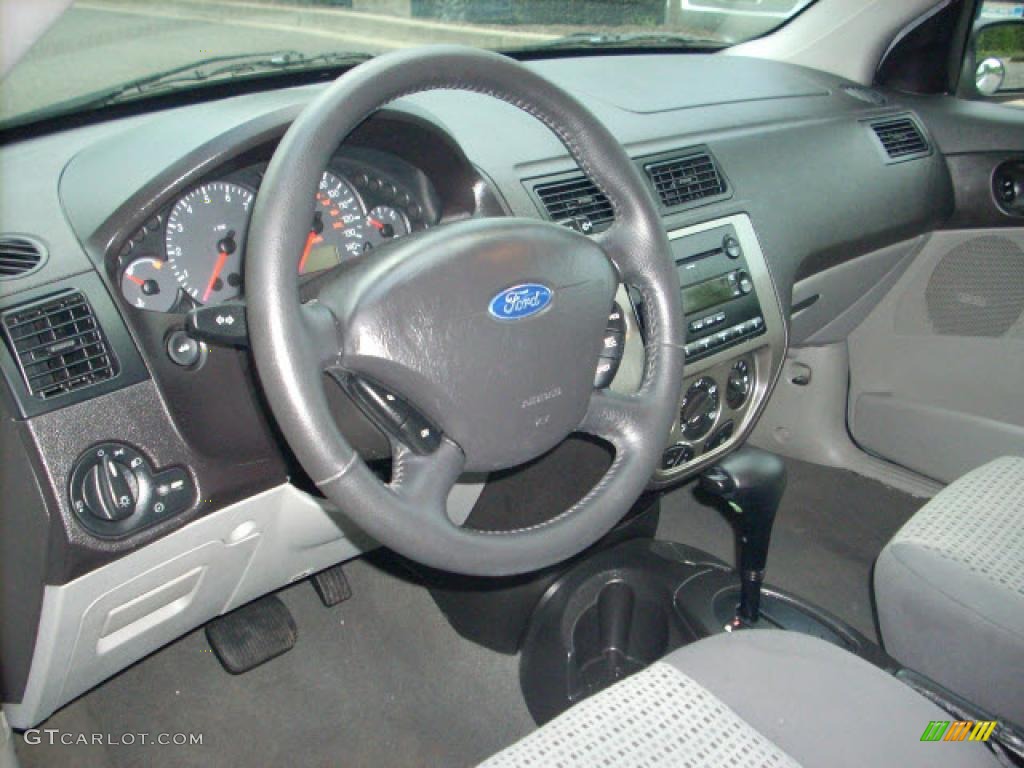 2007 Focus ZX4 SES Sedan - CD Silver Metallic / Charcoal/Light Flint photo #11