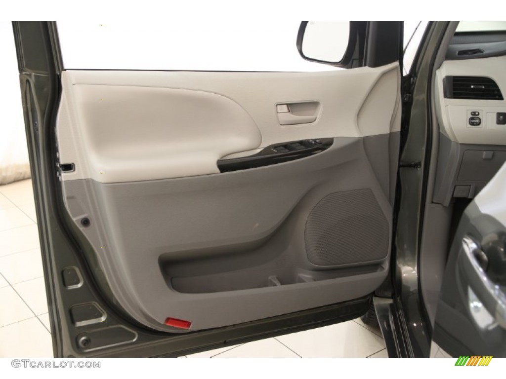 2013 Toyota Sienna LE Door Panel Photos