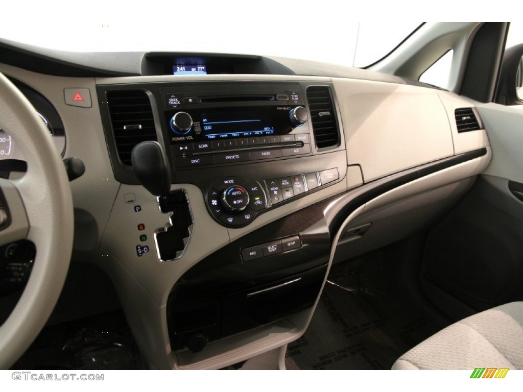 2013 Toyota Sienna LE Dashboard Photos