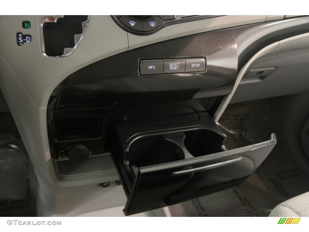 2013 Toyota Sienna LE Controls Photos