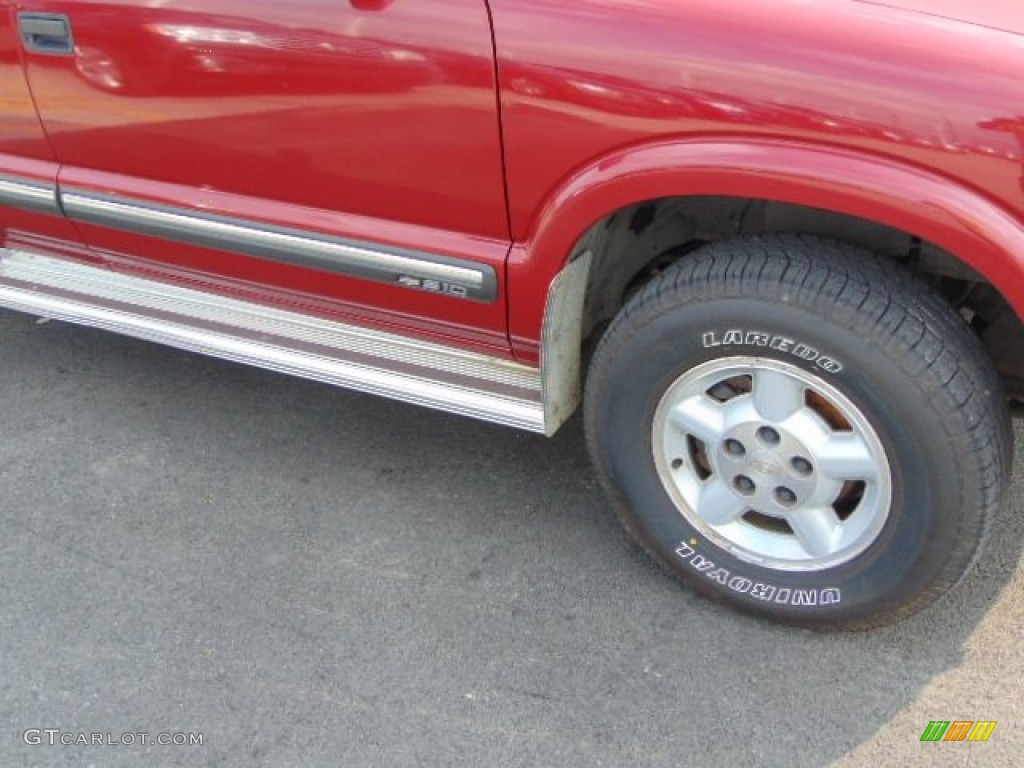 2003 S10 LS Extended Cab 4x4 - Dark Cherry Red Metallic / Graphite photo #3