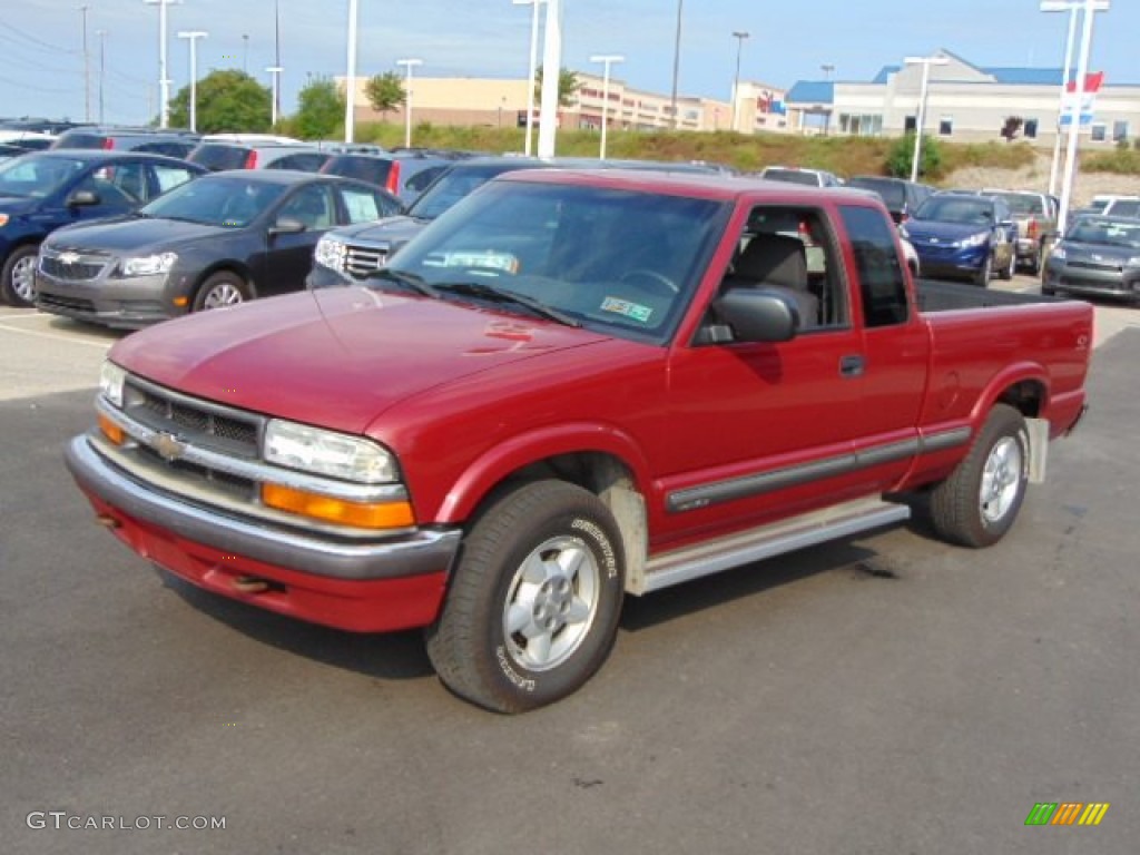 2003 S10 LS Extended Cab 4x4 - Dark Cherry Red Metallic / Graphite photo #5