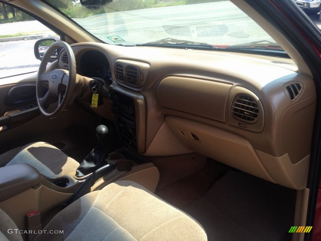 2002 TrailBlazer LS 4x4 - Majestic Red Metallic / Medium Oak photo #10