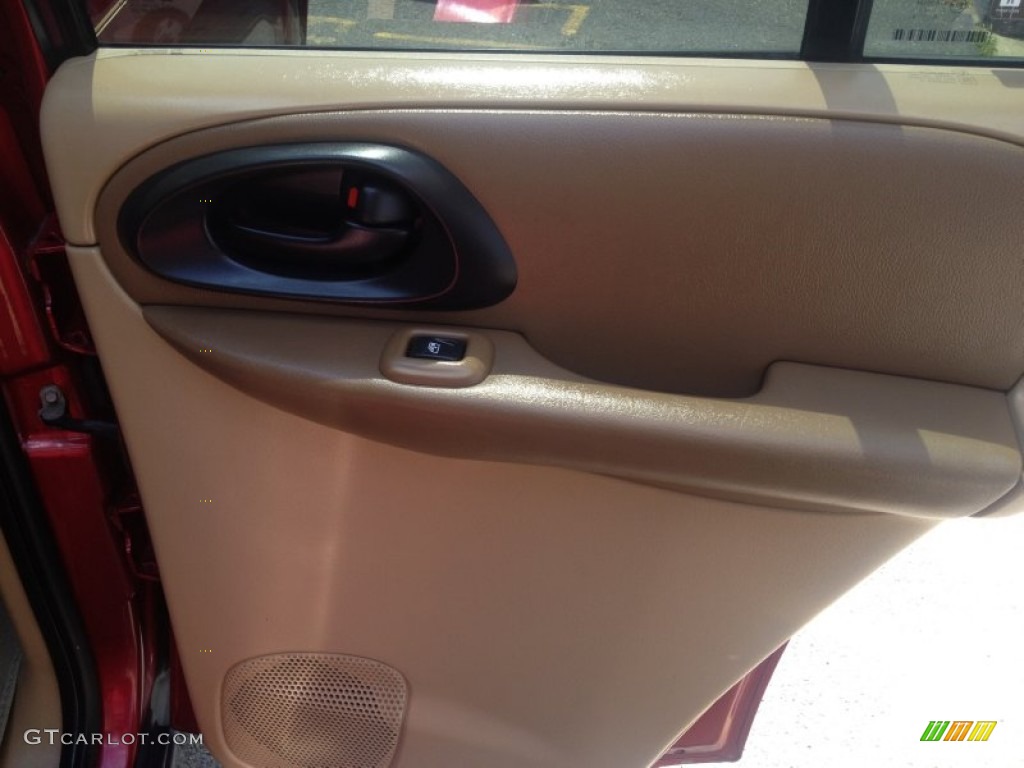 2002 TrailBlazer LS 4x4 - Majestic Red Metallic / Medium Oak photo #12