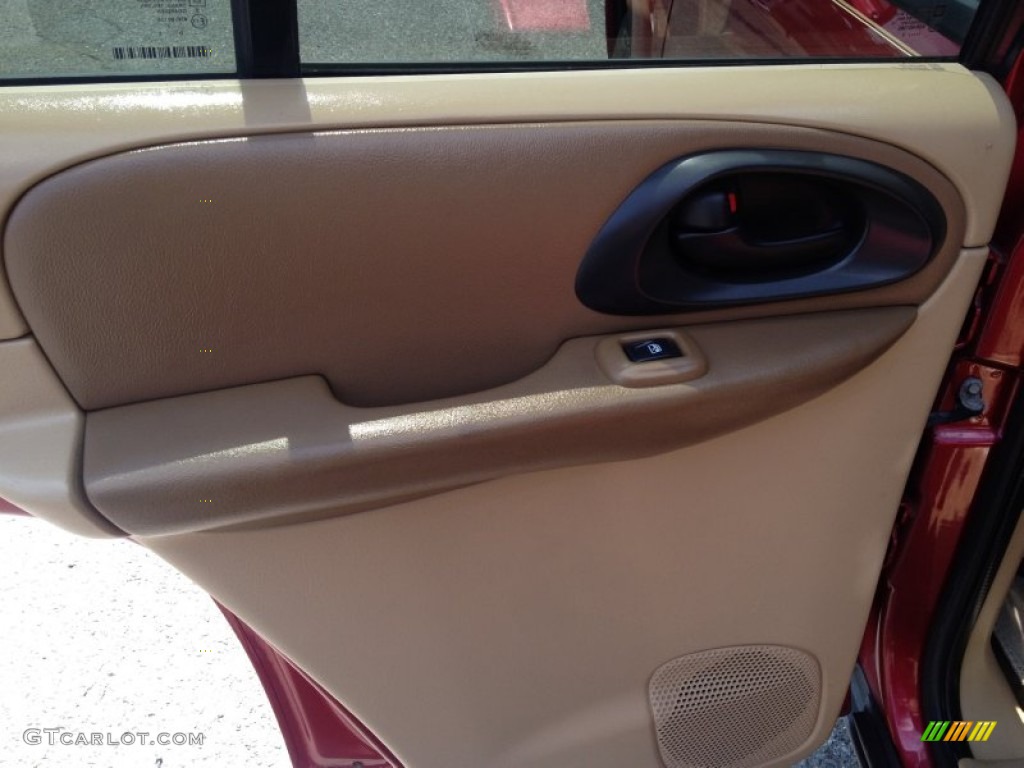 2002 TrailBlazer LS 4x4 - Majestic Red Metallic / Medium Oak photo #20