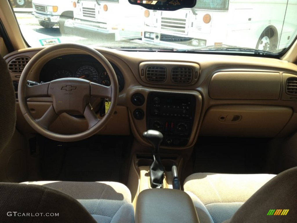 2002 TrailBlazer LS 4x4 - Majestic Red Metallic / Medium Oak photo #22