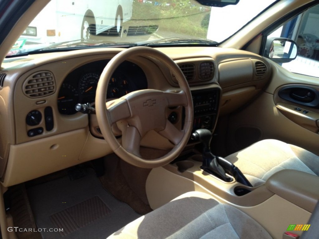 2002 TrailBlazer LS 4x4 - Majestic Red Metallic / Medium Oak photo #24