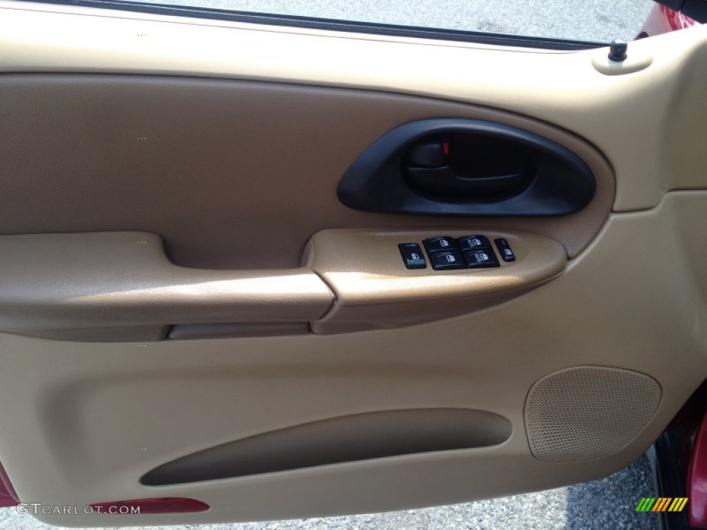 2002 TrailBlazer LS 4x4 - Majestic Red Metallic / Medium Oak photo #25