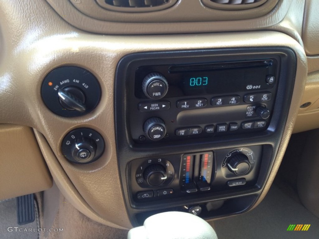 2002 TrailBlazer LS 4x4 - Majestic Red Metallic / Medium Oak photo #30