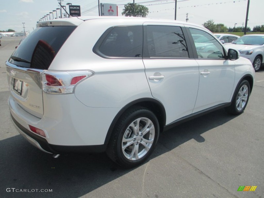 Diamond White 2015 Mitsubishi Outlander SE Exterior Photo #95877742