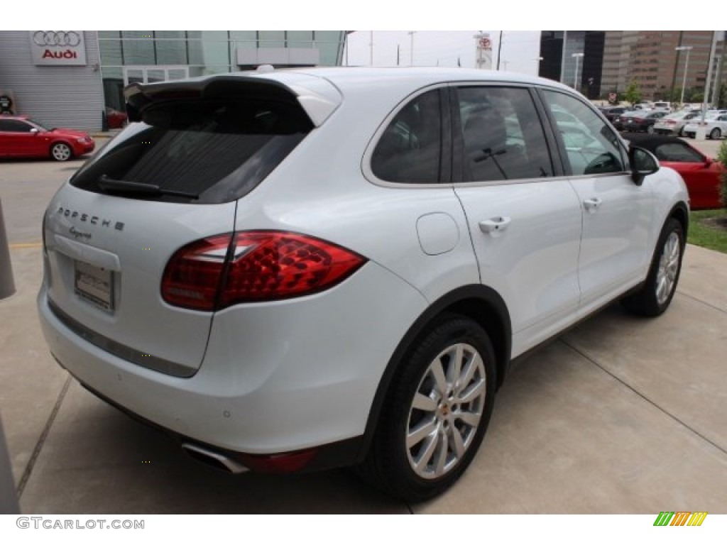 2014 Cayenne Platinum Edition - White / Black/Luxor Beige photo #7