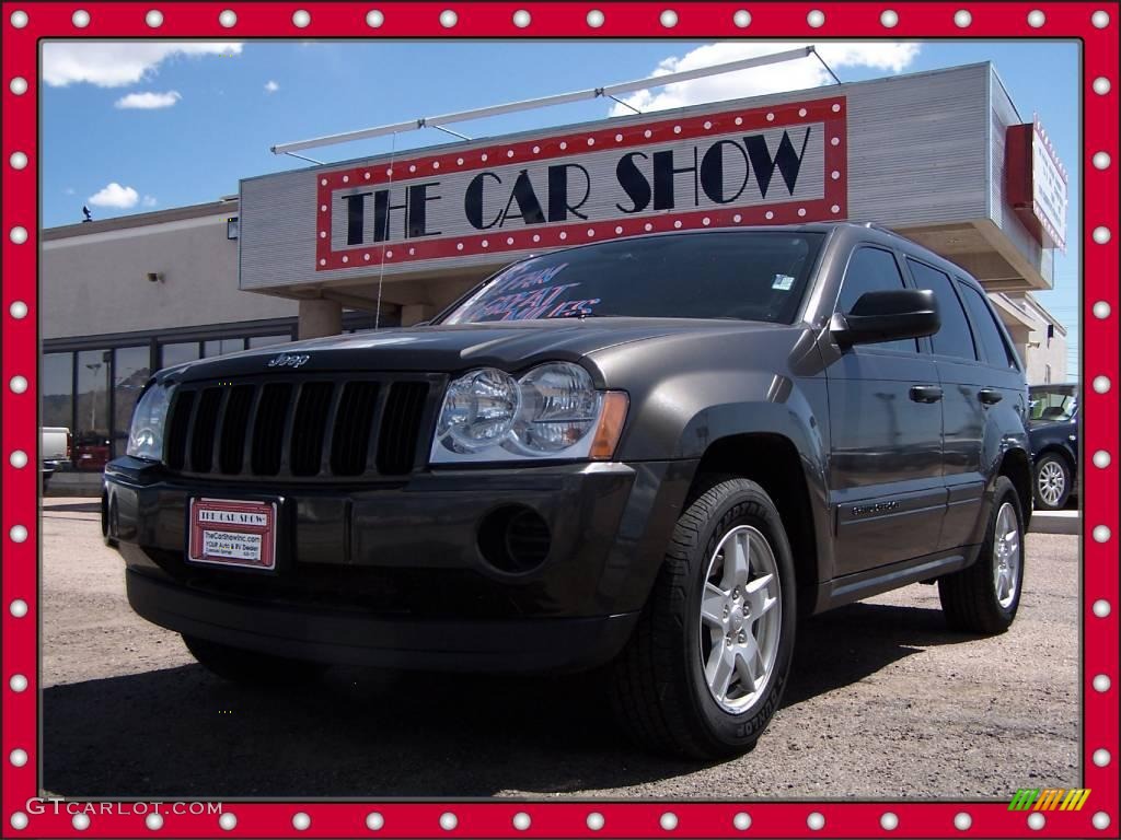 2005 Grand Cherokee Laredo 4x4 - Brilliant Black Crystal Pearl / Medium Slate Gray photo #1