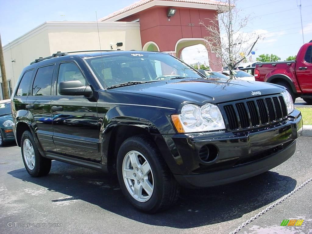 2006 Grand Cherokee Laredo 4x4 - Black / Medium Slate Gray photo #1