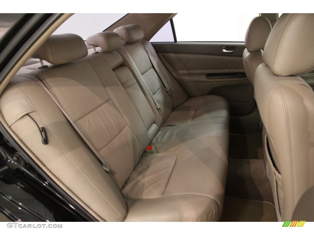 2006 Toyota Camry SE Rear Seat Photos