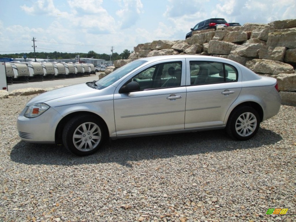 2010 Cobalt LS Sedan - Silver Ice Metallic / Gray photo #3
