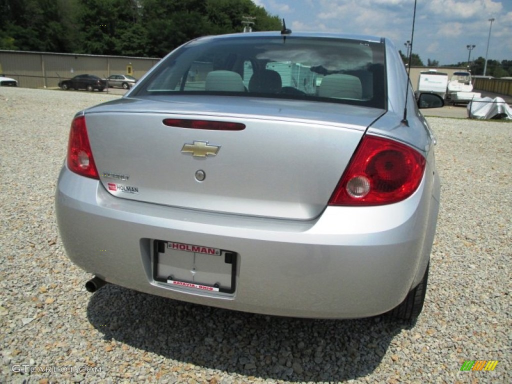 2010 Cobalt LS Sedan - Silver Ice Metallic / Gray photo #16