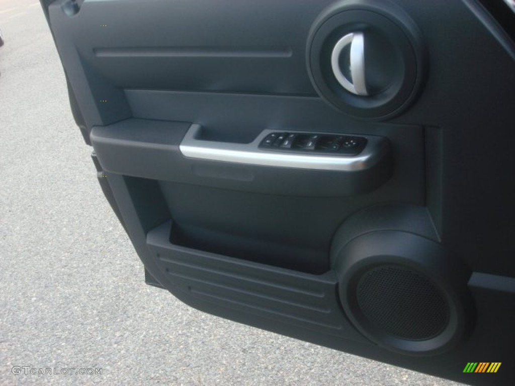 2007 Nitro R/T - Black / Dark Slate Gray photo #8