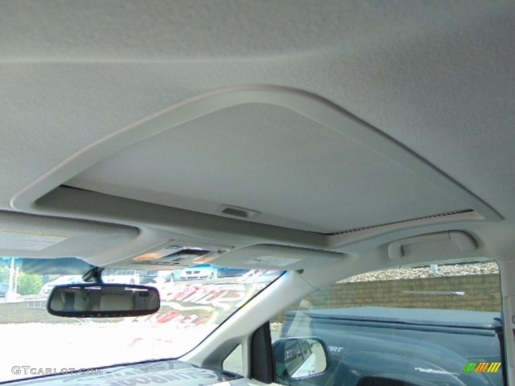 2011 Sienna XLE - Super White / Light Gray photo #9